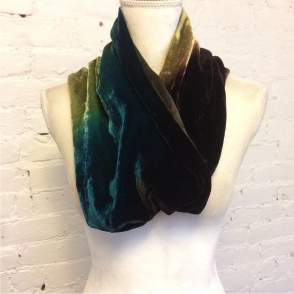 Kevin O’Brien green velvet ombré infinity scarf o/s - Picture 3 of 7